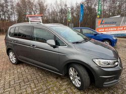 Grau Gebraucht 2020 VW Touran Highline Van / Kleinbus | 20.900 € (Superpreis)