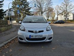 Silber Gebraucht 2010 Toyota Aygo Kleinwagen | 2.899 € (Fairer Preis)