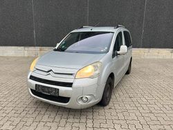 Grau Gebraucht 2010 Citroën Berlingo Exclusive Van / Kleinbus | 3.900 €
