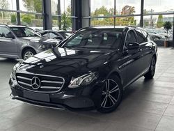 Obsidian black metallic pain Gebraucht 2020 Mercedes E220 Avantgarde Kombi | 25.999 € (Superpreis)