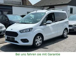 Weiß Gebraucht 2020 Ford Tourneo Courier Trend Van / Kleinbus | 13.400 € (Fairer Preis)