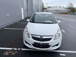 Weiß Gebraucht 2009 Opel Corsa Color Edition Limousine | 1.750 € (Guter Preis)