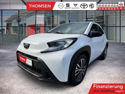 Schneewei Gebraucht 2024 Toyota Aygo Play Kleinwagen | 16.990 € (Fairer Preis)