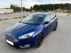 Blau Gebraucht 2015 Ford Focus Titanium Limousine | 11.490 € (Etwas zu teuer)