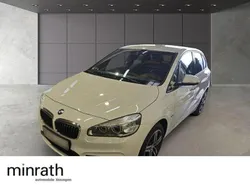 Weiß Gebraucht 2016 BMW 218 Active Tourer Sport Line Van / Kleinbus | 12.790 € (Guter Preis)