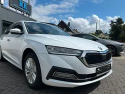 Weiß Gebraucht 2022 Skoda Octavia Ambition Kombi | 23.400 € (Guter Preis)