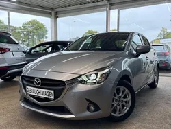 Grau Gebraucht 2016 Mazda 2 Exclusive-Line Limousine | 9.990 € (Fairer Preis)