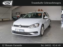 White silver metallic (metallic) Gebraucht 2017 VW Golf VII Trendline Limousine | 10.850 € (Guter Preis)