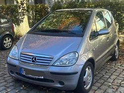 Grau Gebraucht 2000 Mercedes A160 Kleinwagen | 3.000 €