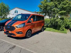 Orange Gebraucht 2023 Ford Tourneo Custom Van / Kleinbus | 42.700 € (Etwas zu teuer)