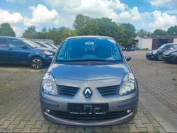 Grau Gebraucht 2006 Renault Modus Van / Kleinbus | 2.190 € (Fairer Preis)