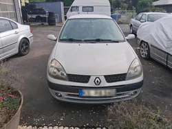 Grau Gebraucht 2003 Renault Clio II Kleinwagen | 1.200 €