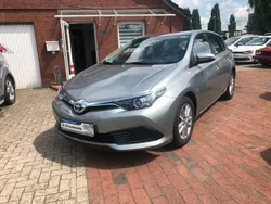 Silber Gebraucht 2015 Toyota Auris Cool Limousine | 9.400 € (Fairer Preis)