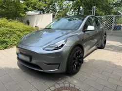 Silber Gebraucht 2023 Tesla Model Y Long Range SUV | 39.500 €