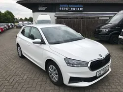Weiß Gebraucht 2023 Skoda Fabia Active Limousine | 10.899 €