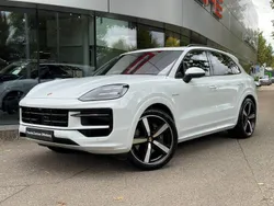 Carraraweißmetallic Gebraucht 2024 Porsche Cayenne SUV | 124.880 €