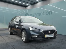 Grau Gebraucht 2024 Seat Leon Style Van / Kleinbus | 27.480 € (Fairer Preis)
