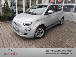 Hellblau (perla lunare met.) Gebraucht 2025 Fiat 500e Limousine | 24.950 € (Fairer Preis)