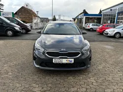Grau Gebraucht 2019 Kia Ceed Sportswagon Kombi | 15.990 € (Etwas zu teuer)