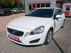 White solid Gebraucht 2012 Volvo V60 Momentum Kombi | 9.990 € (Fairer Preis)
