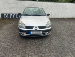 Silber Gebraucht 2006 Renault Clio II Authentique Limousine | 1.750 € (Fairer Preis)