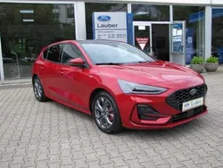 Rot (fantastic red tc) Gebraucht 2024 Ford Focus ST-Line X Limousine | 27.890 € (Fairer Preis)