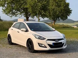 Weiß Gebraucht 2013 Hyundai i30 Classic Limousine | 5.599 € (Fairer Preis)