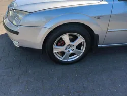 Grau Gebraucht 2004 Ford Mondeo Kombi | 2.350 €