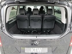 Obsidianschwarz Gebraucht 2023 Mercedes V300 Avantgarde Van / Kleinbus | 54.755 € (Superpreis)