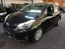 Schwarz Gebraucht 2013 Toyota Yaris Hybrid Life Kleinwagen | 11.490 € (Fairer Preis)