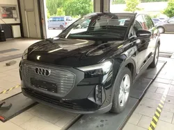 Mythosschwarz metallic Gebraucht 2022 Audi Q4 e-tron Basis SUV | 32.440 € (Guter Preis)