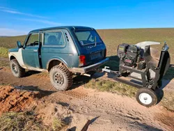 Grün Gebraucht 2009 Lada niva SUV | 2.600 € (Superpreis)