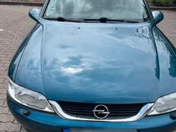 Blau Gebraucht 2001 Opel Vectra Limousine | 2.350 € (Etwas zu teuer)
