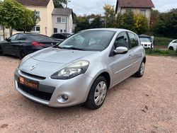 Grau Gebraucht 2011 Renault Clio III Dynamique Limousine | 5.590 € (Etwas zu teuer)