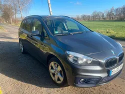 Grau Gebraucht 2015 BMW 220 Gran Tourer Sport Line Van / Kleinbus | 13.600 € (Fairer Preis)