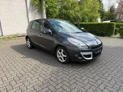 Grau Gebraucht 2010 Renault Scénic III Van / Kleinbus | 2.590 €