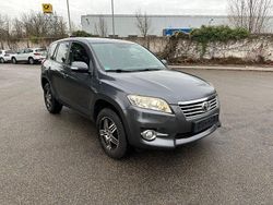 Grau Gebraucht 2011 Toyota RAV4 SUV | 9.600 € (Fairer Preis)