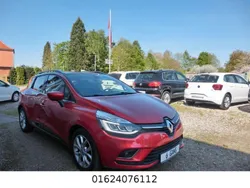 Rot Gebraucht 2017 Renault Clio GrandTour Intens Kombi | 10.500 € (Fairer Preis)