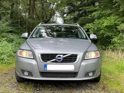 Silber Gebraucht 2011 Volvo V50 Summum Kombi | 3.600 € (Etwas zu teuer)