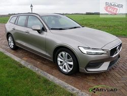 Grau Gebraucht 2018 Volvo V60 Momentum Kombi | 13.309 € (Fairer Preis)