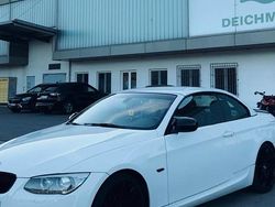 Weiß Gebraucht 2011 BMW 318 Cabriolet M Sport Cabrio | 11.250 €