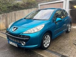 Blau Gebraucht 2006 Peugeot 207 Coupé | 1.850 €