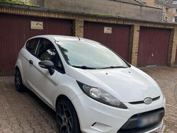 Weiß Gebraucht 2009 Ford Fiesta Kleinwagen | 1.999 € (Teuer)