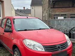 Rot Gebraucht 2009 Dacia Sandero Kleinwagen | 1.000 €