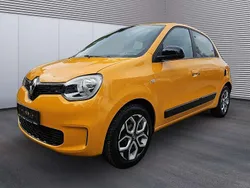 Gelb Gebraucht 2024 Renault Twingo Equilibre Kleinwagen | 14.260 € (Etwas zu teuer)