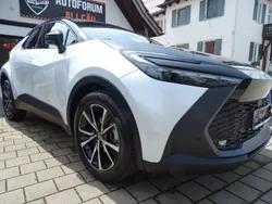 Platinum white pearl mc (089)/ Gebraucht 2024 Toyota C-HR Team SUV | 29.999 € (Superpreis)