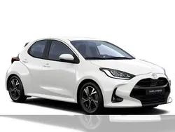 Weiß Neu 2025 Toyota Yaris Hybrid Comfort Limousine | 23.095 € (Guter Preis)