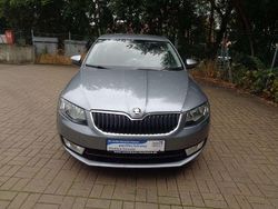 Platingrau metallic Gebraucht 2013 Skoda Octavia Limousine | 9.999 € (Fairer Preis)