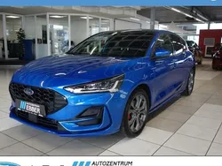 Blau Gebraucht 2024 Ford Focus ST-Line X Limousine | 25.877 € (Guter Preis)