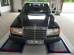 Schwarz Gebraucht 1991 Mercedes E250 Limousine | 12.499 €